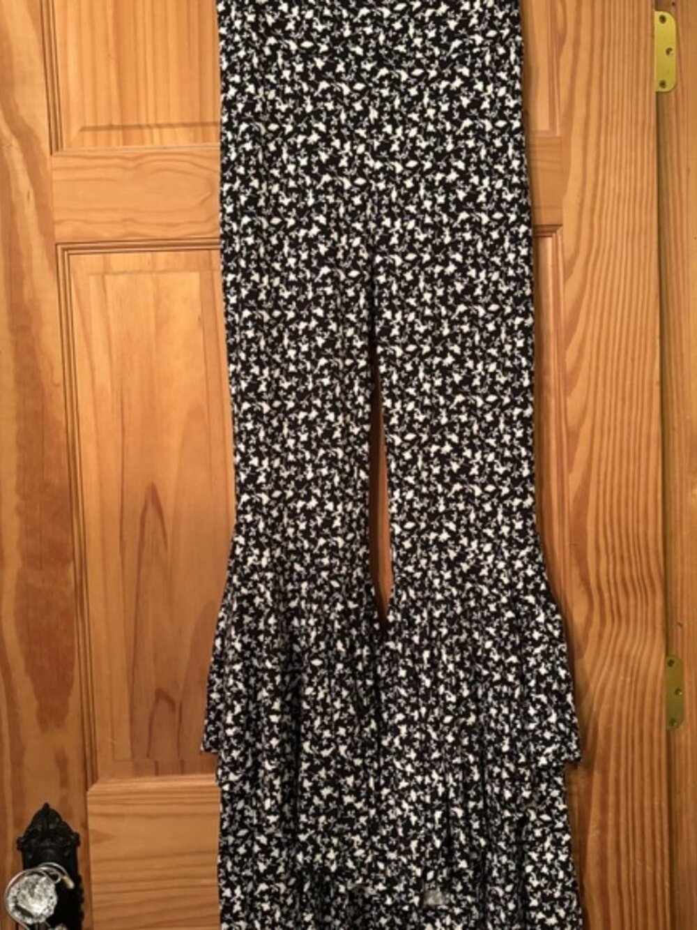 Kantha Bae Open Hands black and white bells - Picture 2 of 4